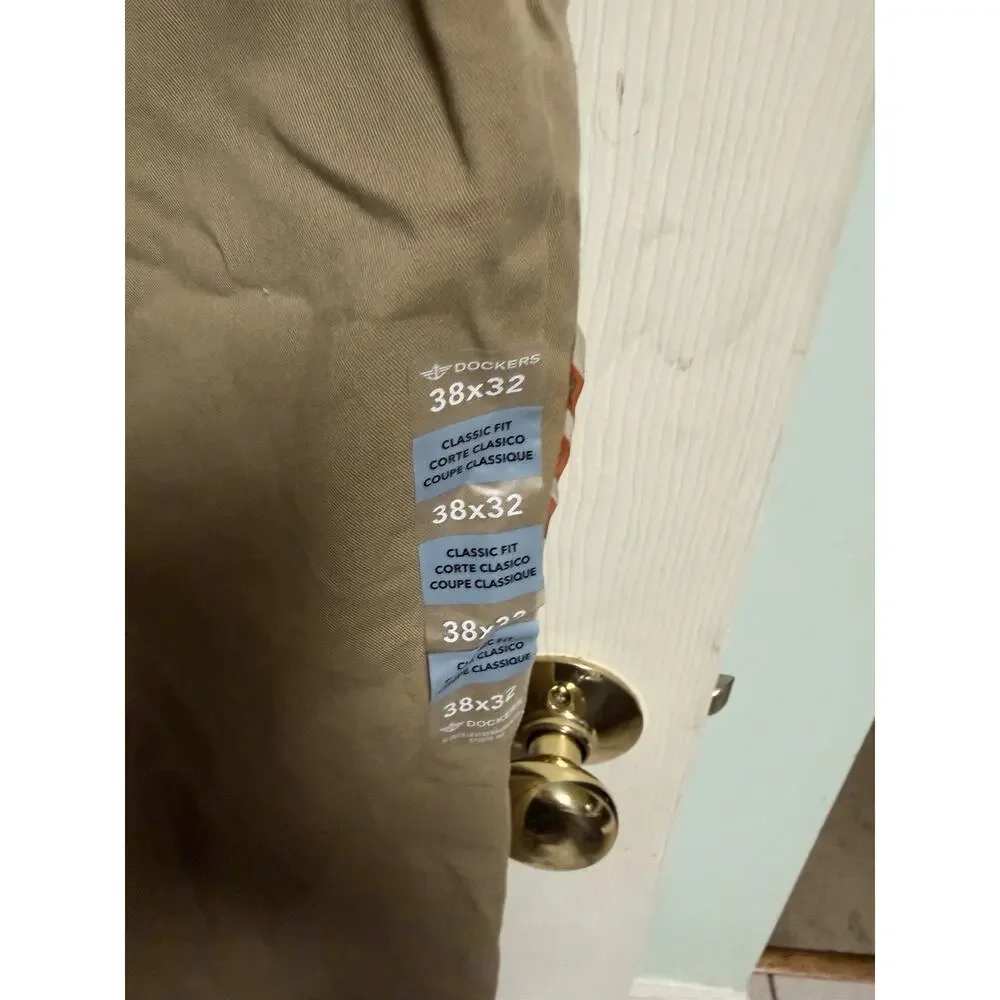 NWT Dockers Workday Khaki Pants Mens 38x32 Brown SmartFlex Classic Fit Tan